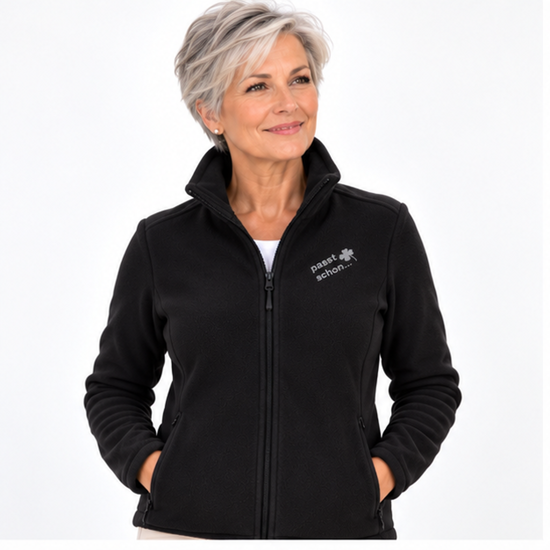 Christiane №2 – Schwarze, leicht taillierte Fleecejacke mit grauer Logostickerei