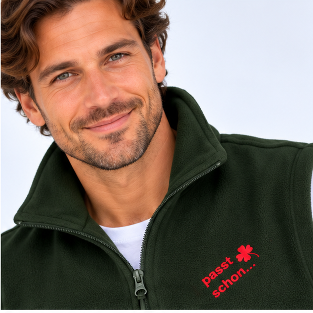Hubert №7 – Grün Fleeceweste mit blauer Logostickerei