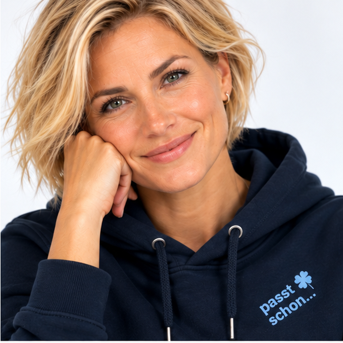 Lisi №3 – Dunkelblauer Hoodie mit rosa Logodruck