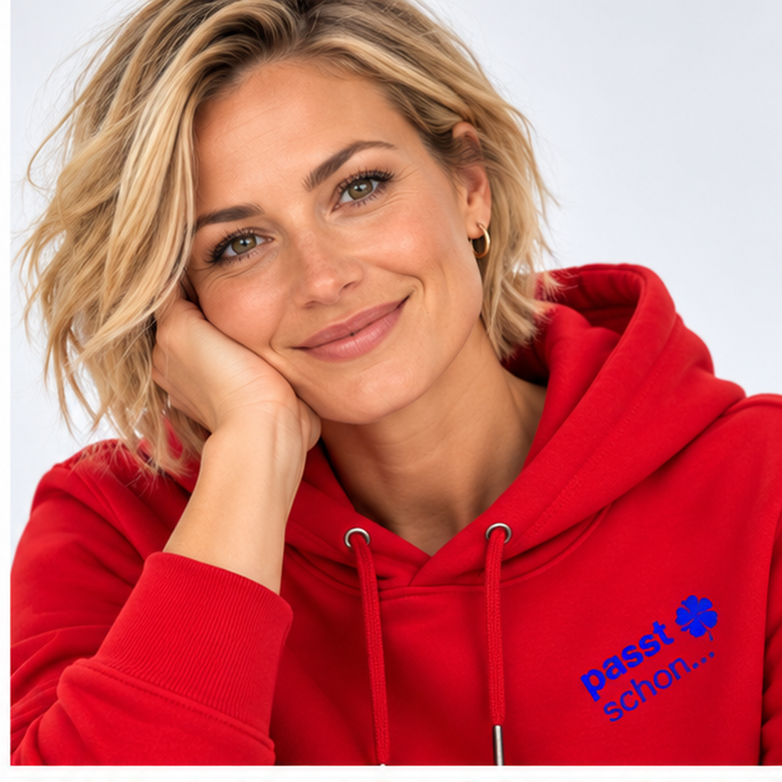 Lisi №15 – Roter Hoodie mit blauem Logodruck