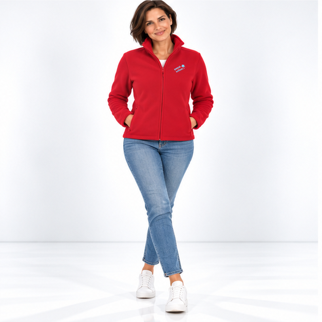 Christiane №9 – Rote, leicht taillierte Fleecejacke mit blauer Logostickerei