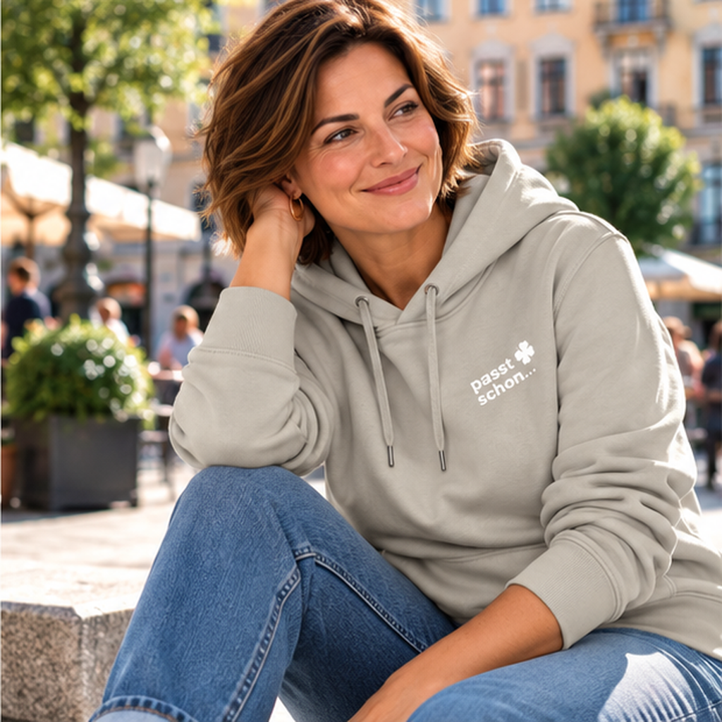 Lisi №11 – Taupefarbener Hoodie mit hellblauem Logodruck
