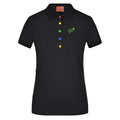 Sonja №2 – Schwarzes Poloshirt mit giftgrüner Logostickerei und bunten Knöpfen
