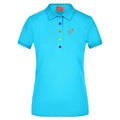 Sonja №6 – Türkises Poloshirt mit oranger Logostickerei und bunten Knöpfen