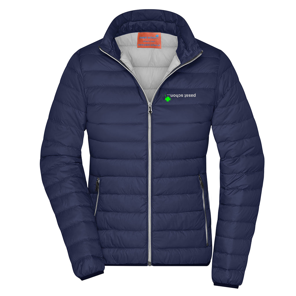 Anita №2 – Dunkelblaue, klassisch geschnittene Daunenjacke mit weiß-grüner Logostickerei