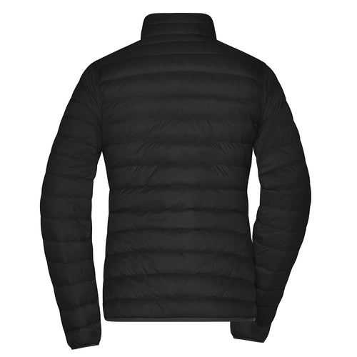 Anita №1 – Schwarze, klassisch geschnittene Daunenjacke mit weiß-grüner Logostickerei