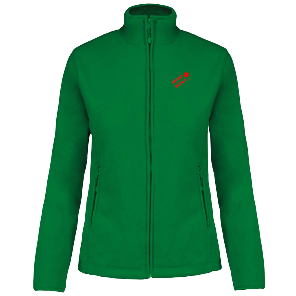 Christiane №7 – Grüne, leicht taillierte Fleecejacke mit roter Logostickerei