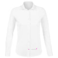 Monika №1 – Weiße Jersey-Bluse mit dezenter Weiß-Rosa-Stickerei