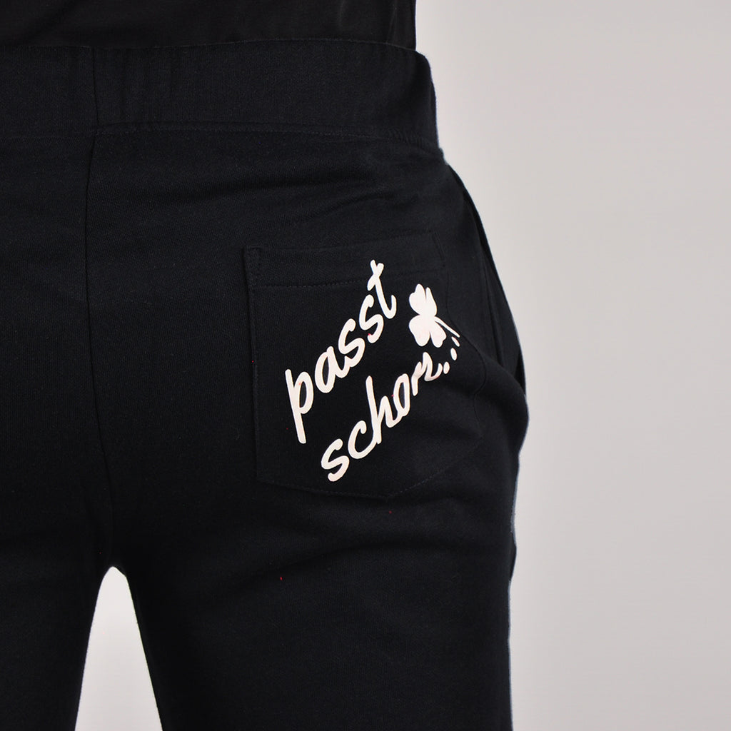 Maxi №2 – Schwarze Jogginghose mit weißem Druck