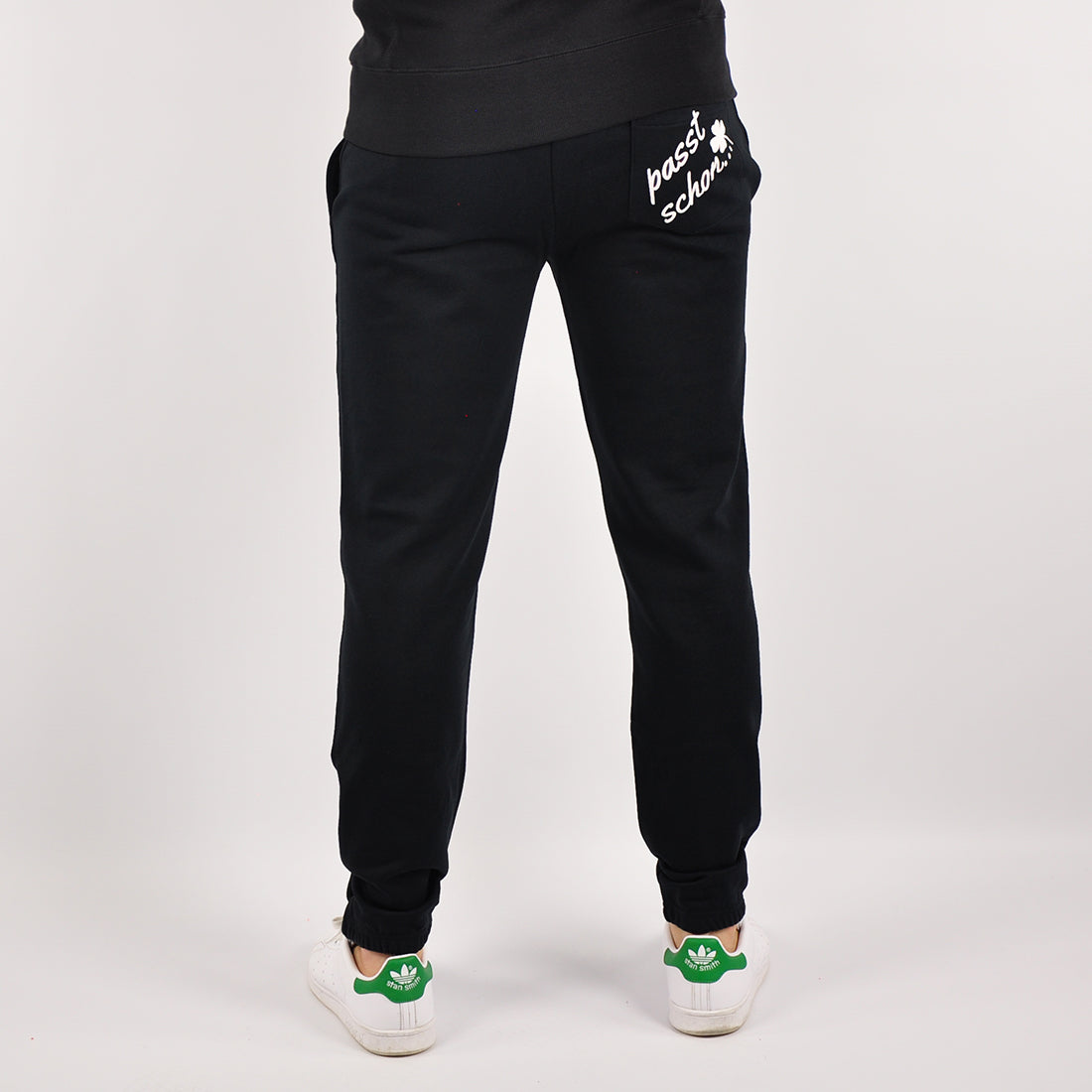 Maxi №2 – Schwarze Jogginghose mit weißem Druck