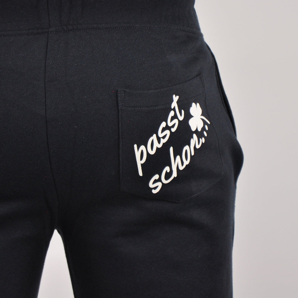Maxi №3 – Dunkelblaue Jogginghose mit weißem Druck
