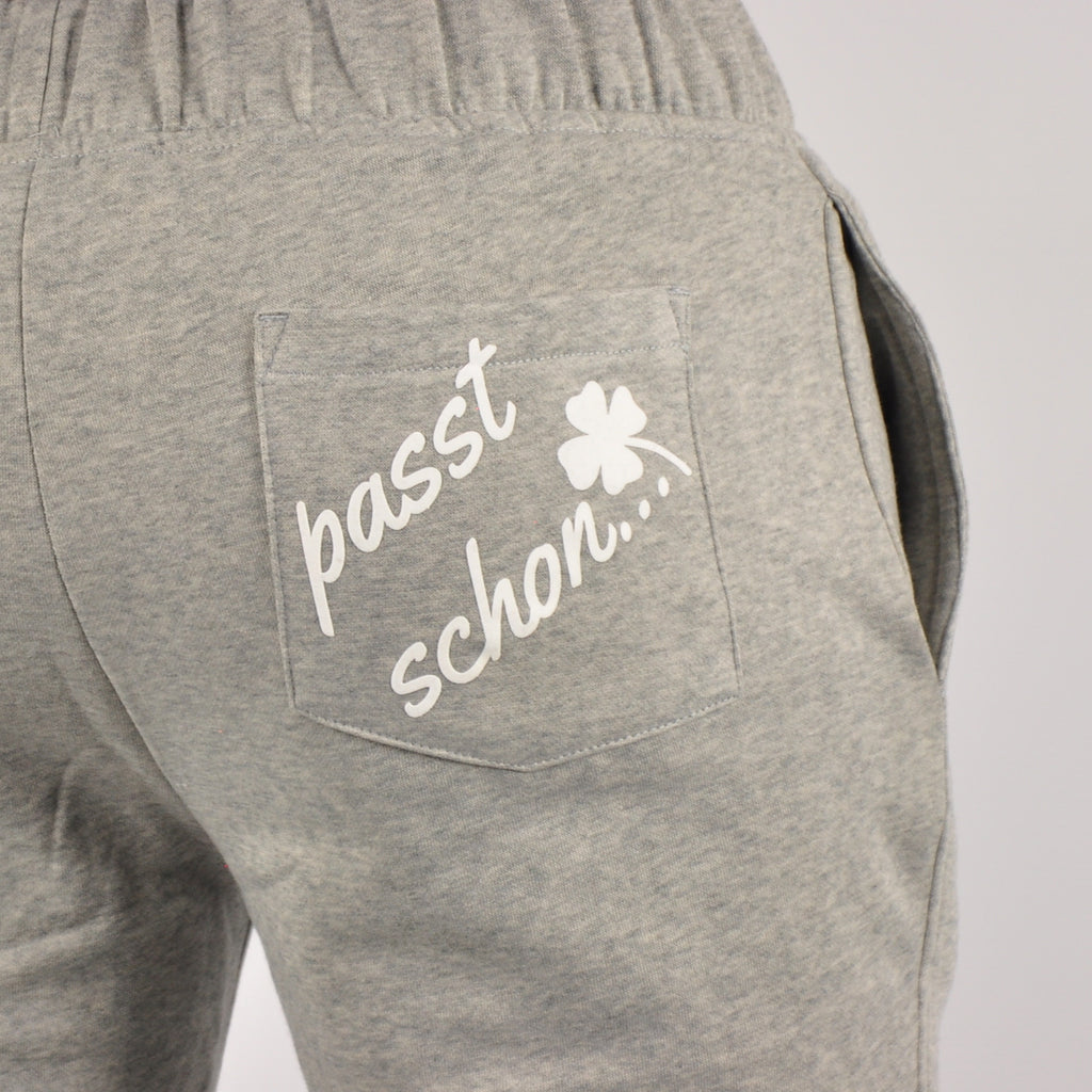 Maxi №1 – Graue Jogginghose mit weißem Druck