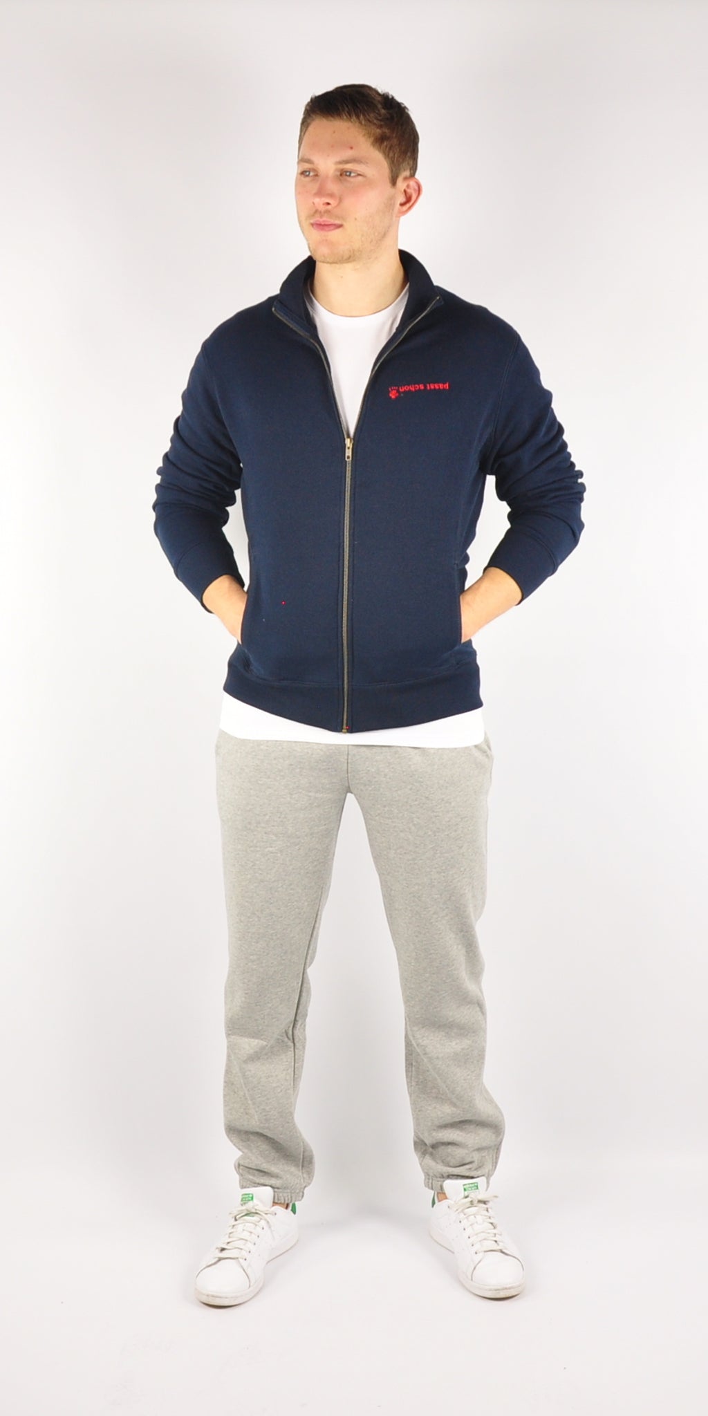 Maxi №1 – Graue Jogginghose mit weißem Druck