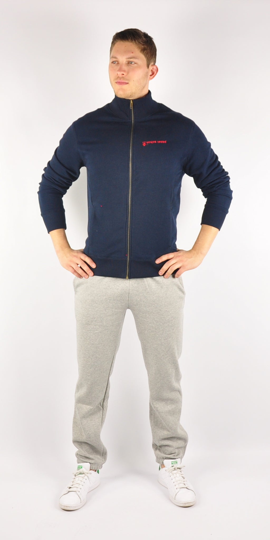 Maxi №1 – Graue Jogginghose mit weißem Druck
