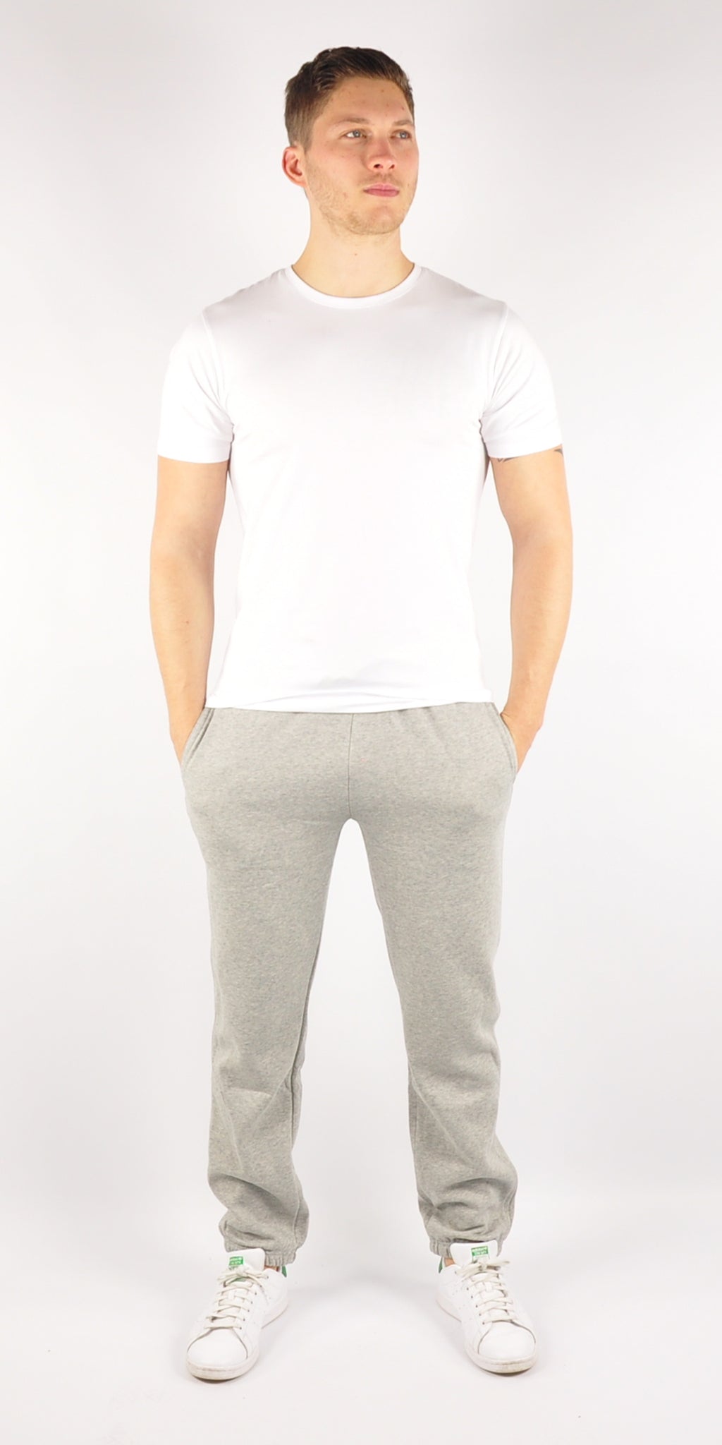 Maxi №1 – Graue Jogginghose mit weißem Druck