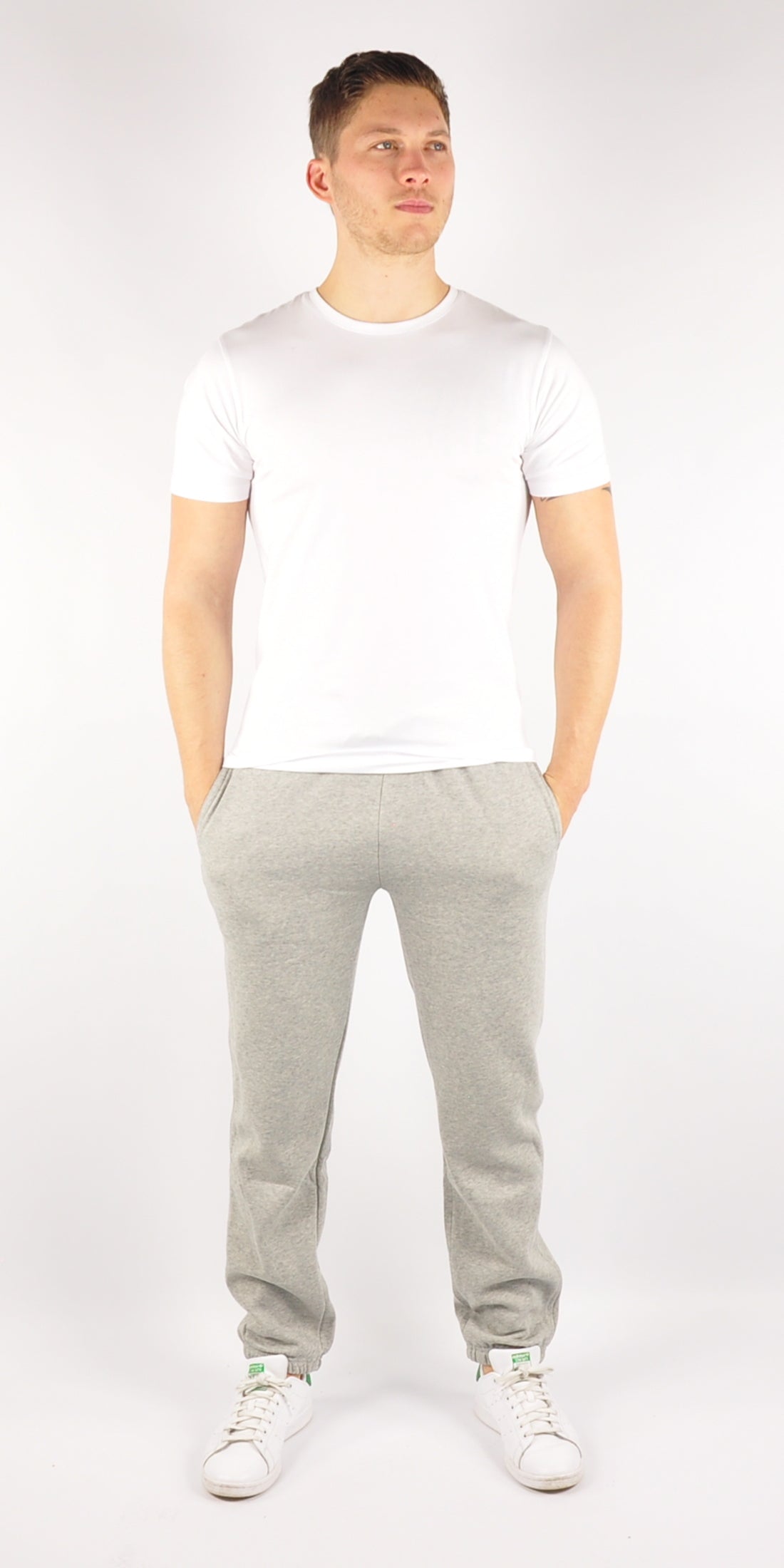 Maxi №1 – Graue Jogginghose mit weißem Druck