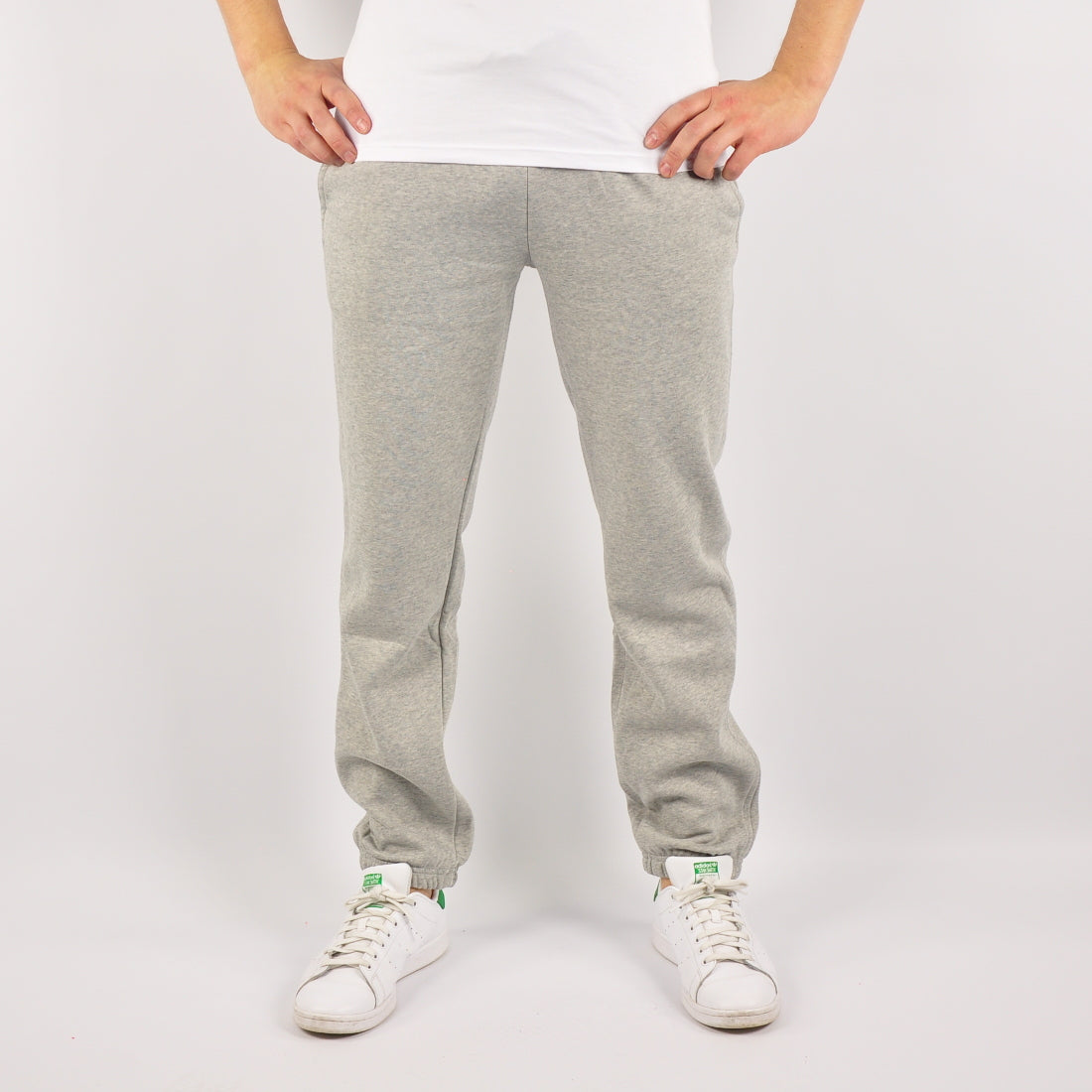 Maxi №1 – Graue Jogginghose mit weißem Druck