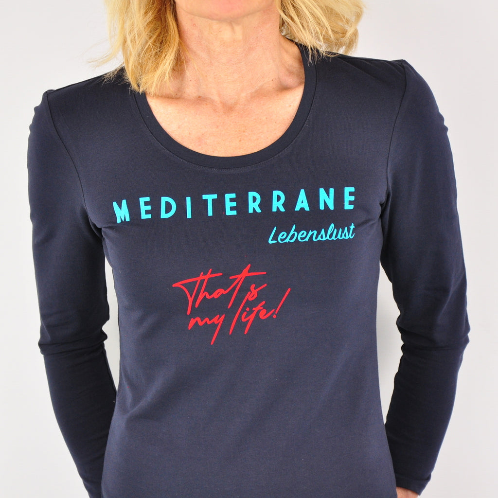 MEDITERRAN Lady №3 – Dunkelblaues Langarm-T-Shirt mit türkis-rotem Aufdruck