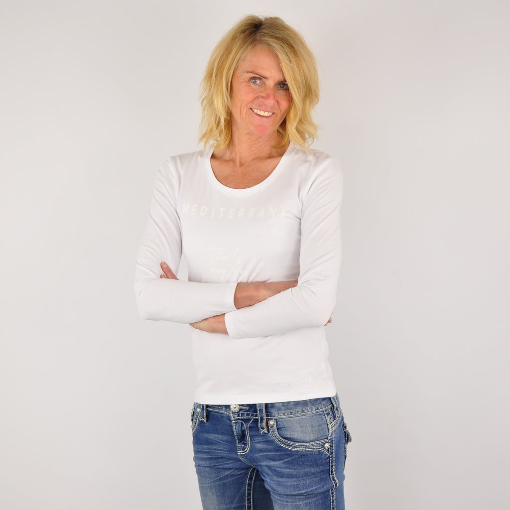 MEDITERRAN Lady №4 – Weißes Langarm-T-Shirt mit dezentem Ton-in-Ton-Aufdruck