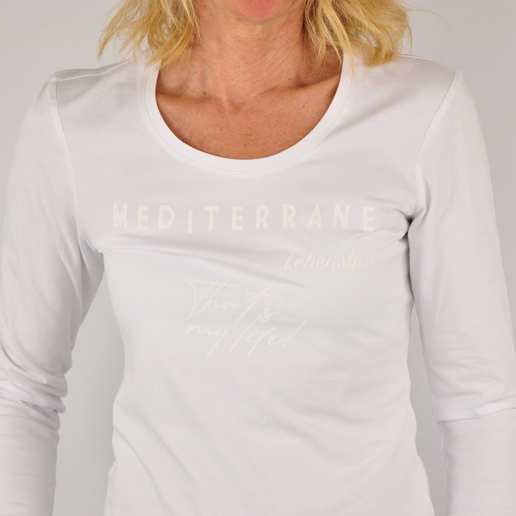 MEDITERRAN Lady №4 – Weißes Langarm-T-Shirt mit dezentem Ton-in-Ton-Aufdruck