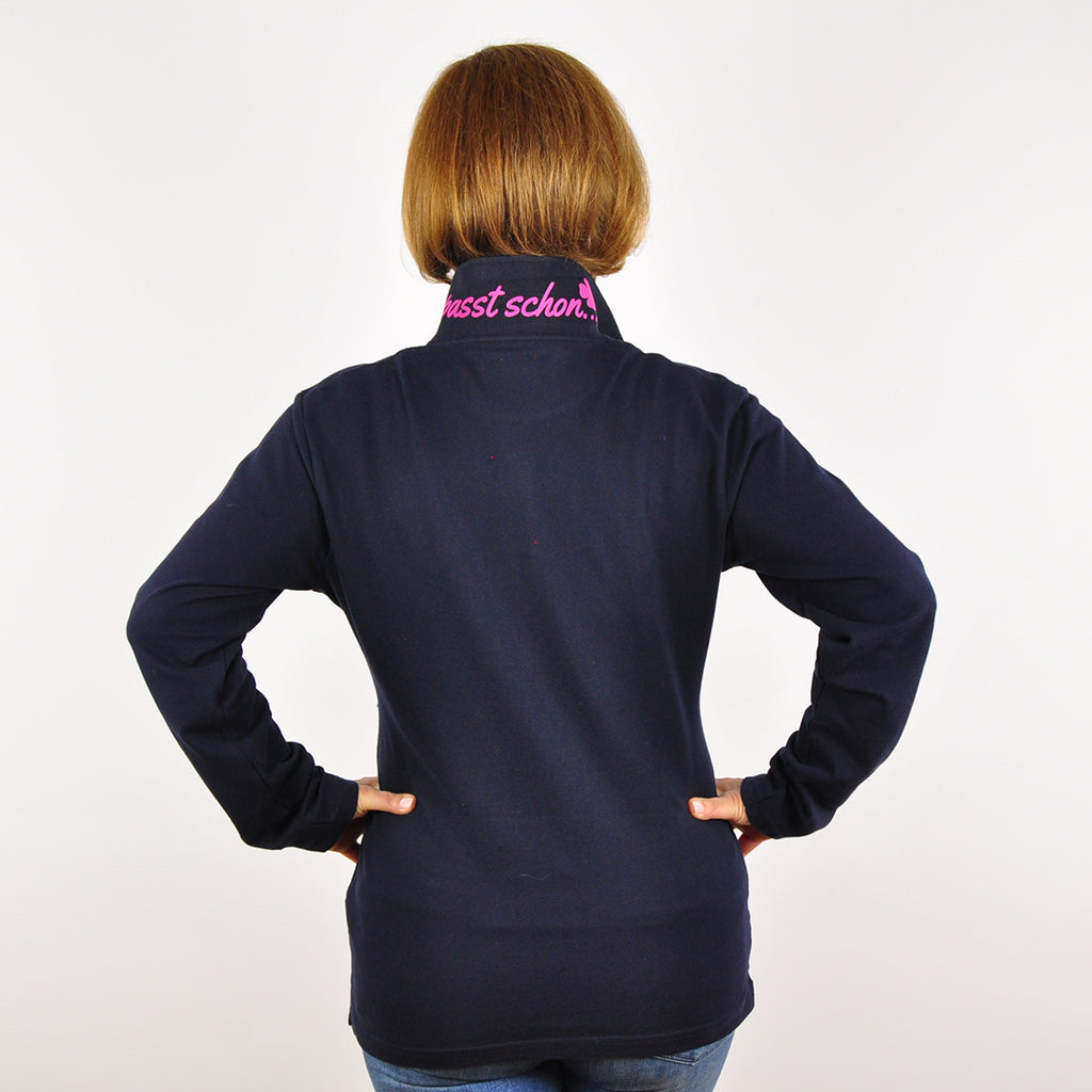 Antonia №3 – Dunkelblaues Langarm-Poloshirt mit hellblauer Logostickerei