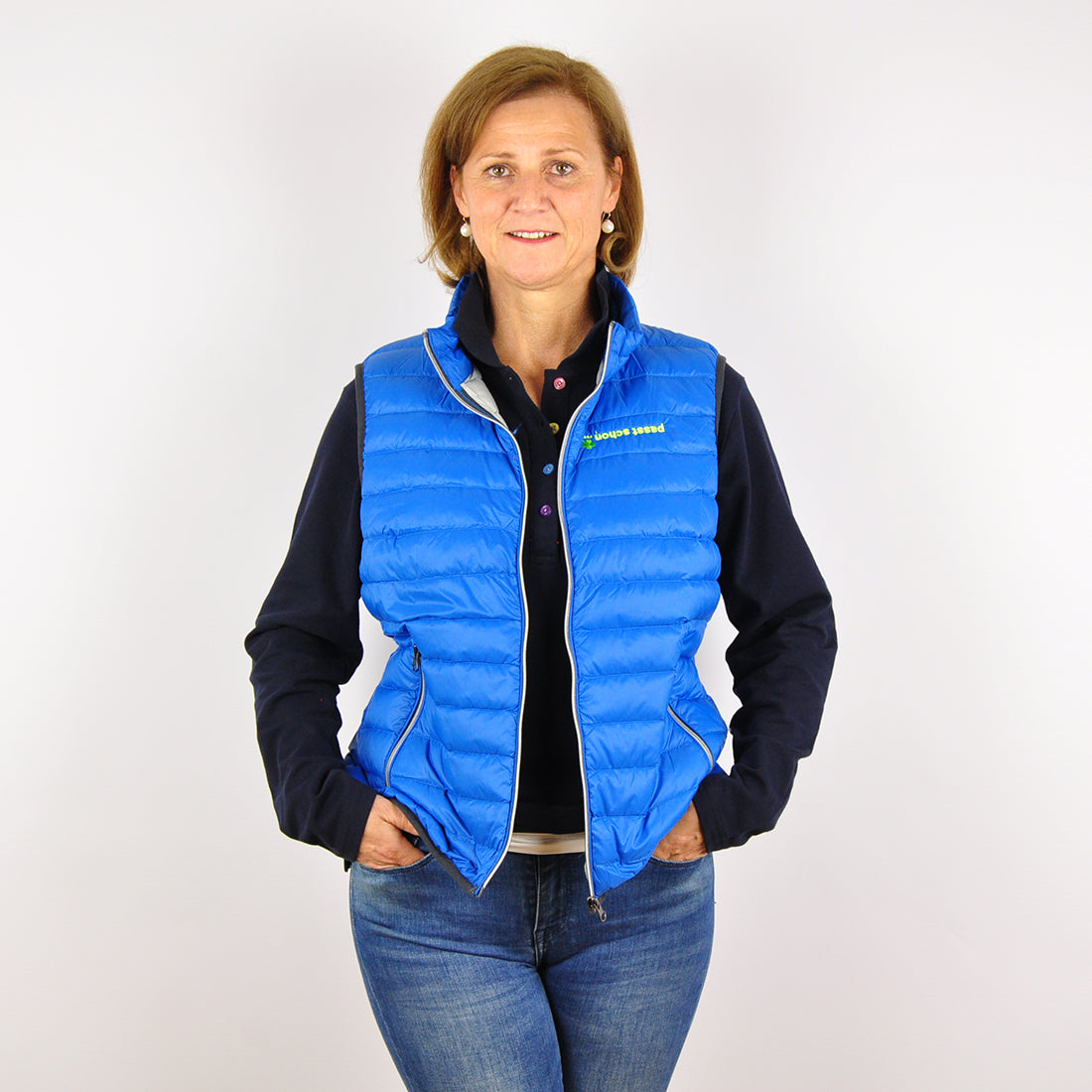 Antonia №3 – Dunkelblaues Langarm-Poloshirt mit hellblauer Logostickerei