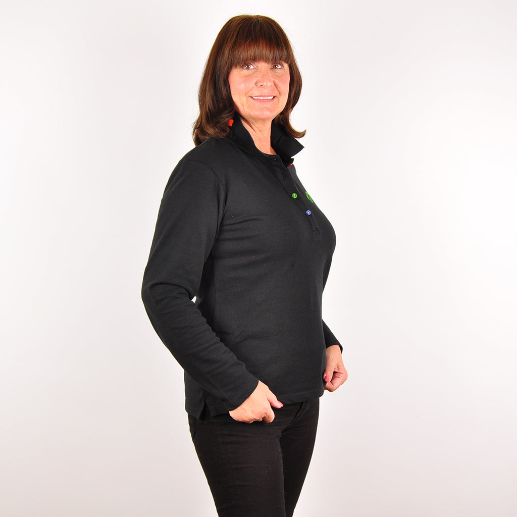 Antonia №2 – Schwarzes Langarm-Poloshirt mit giftgrüner Logostickerei