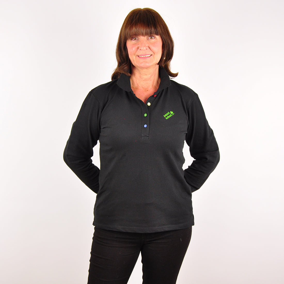 Antonia №2 – Schwarzes Langarm-Poloshirt mit giftgrüner Logostickerei