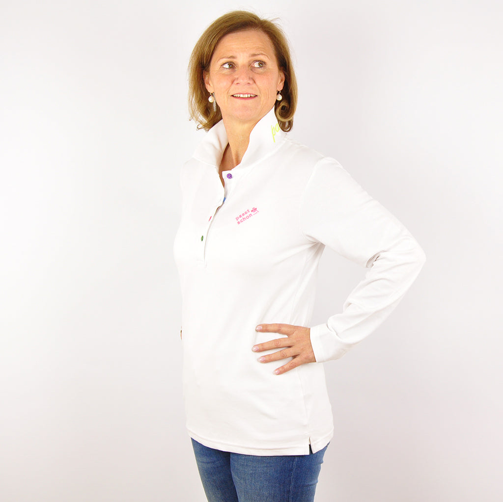 Antonia №1 – Weißes Langarm-Poloshirt mit rosa Logostickerei und bunten Knöpfen