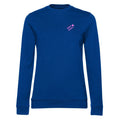 Anna №5 – Blitzblauer Light Sweater mit rosa Logostickerei