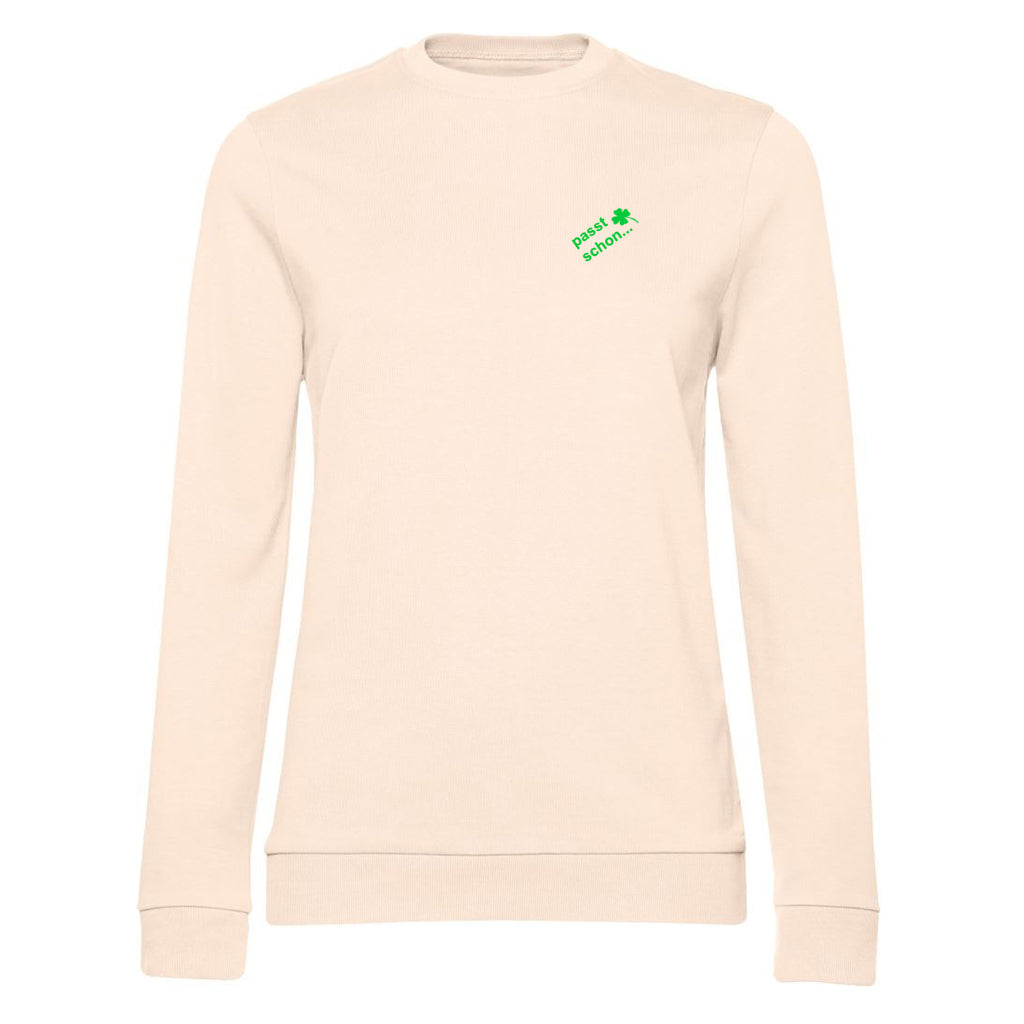 Anna №17 – Hellrosa Light Sweater mit grüner Logostickerei
