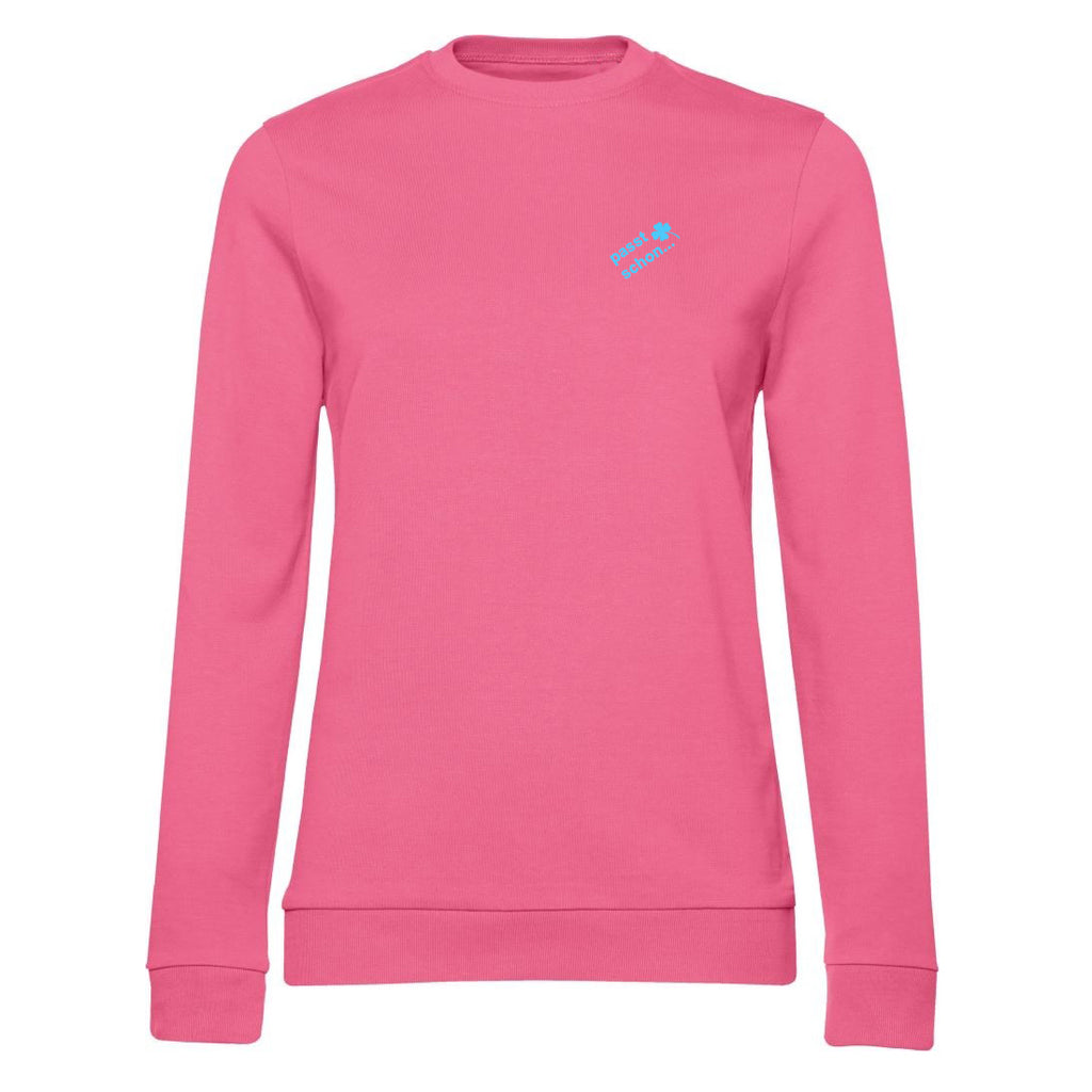 Anna №21 – Pinker Light Sweater mit blauer Logostickerei